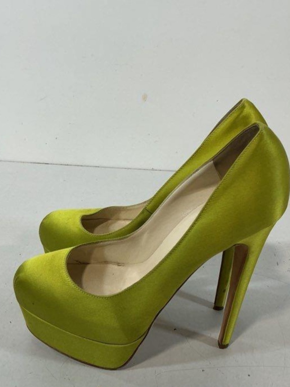 Women’s Brian Atwood Lime Green Satin Platform Pumps Size 37.5